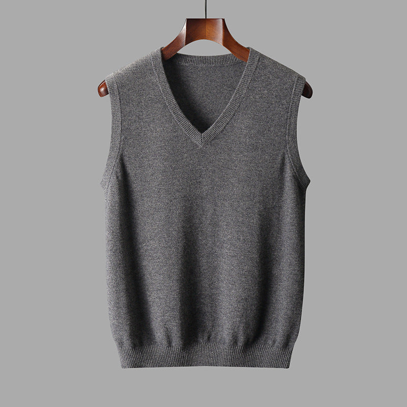 Elegante Kamel Herrenweste mit V-Ausschnitt, perfekt für stilvolles Layering und Business Casual. Komfortable Herrenmode.