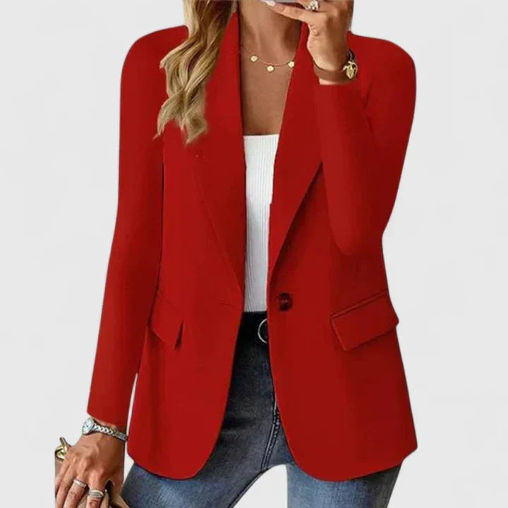 Klassischer Damen Blazer mit Regular Fit. Betont eine elegante Silhouette, vielseitig kombinierbar.