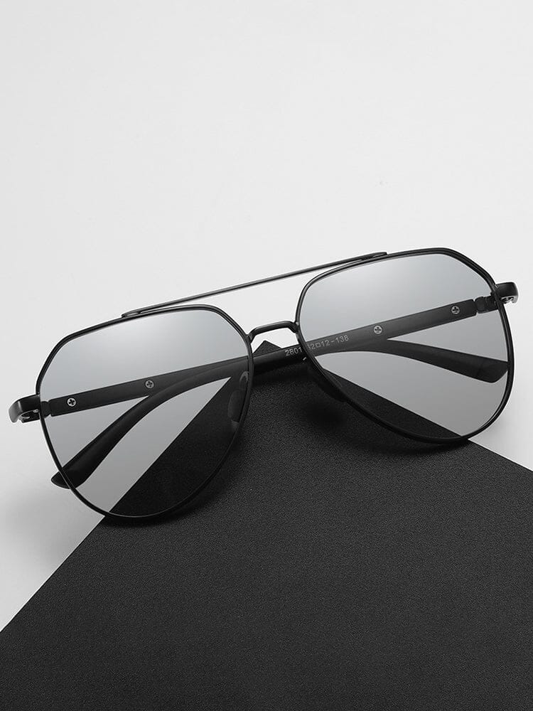 Herren Sonnenbrille rund, polarisiert, mit stilvollem Metallrahmen. Perfekter UV-Schutz für Freizeit.