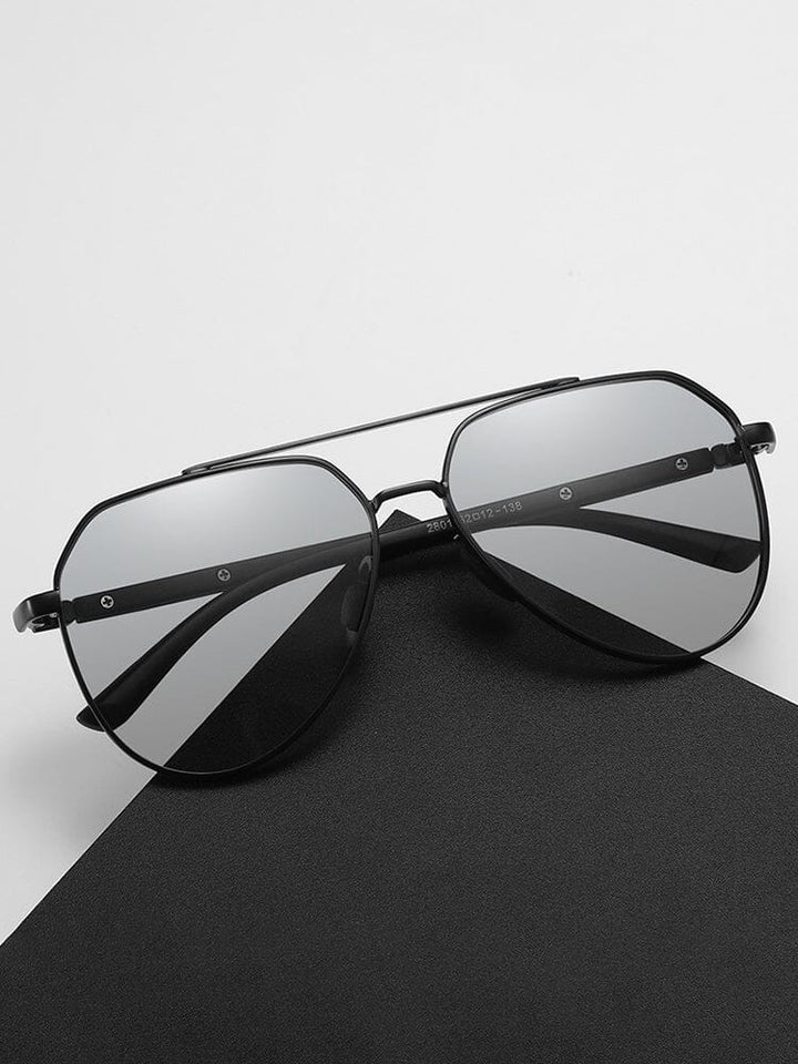 Herren Sonnenbrille rund, polarisiert, mit stilvollem Metallrahmen. Perfekter UV-Schutz für Freizeit.