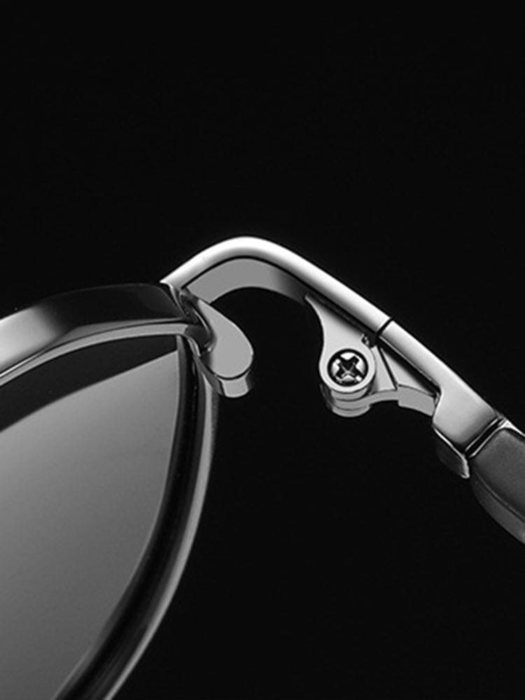 Herren Accessoire: Runde polarisierte Sonnenbrille mit Metallrahmen. Maximaler UV-Schutz für unterwegs.