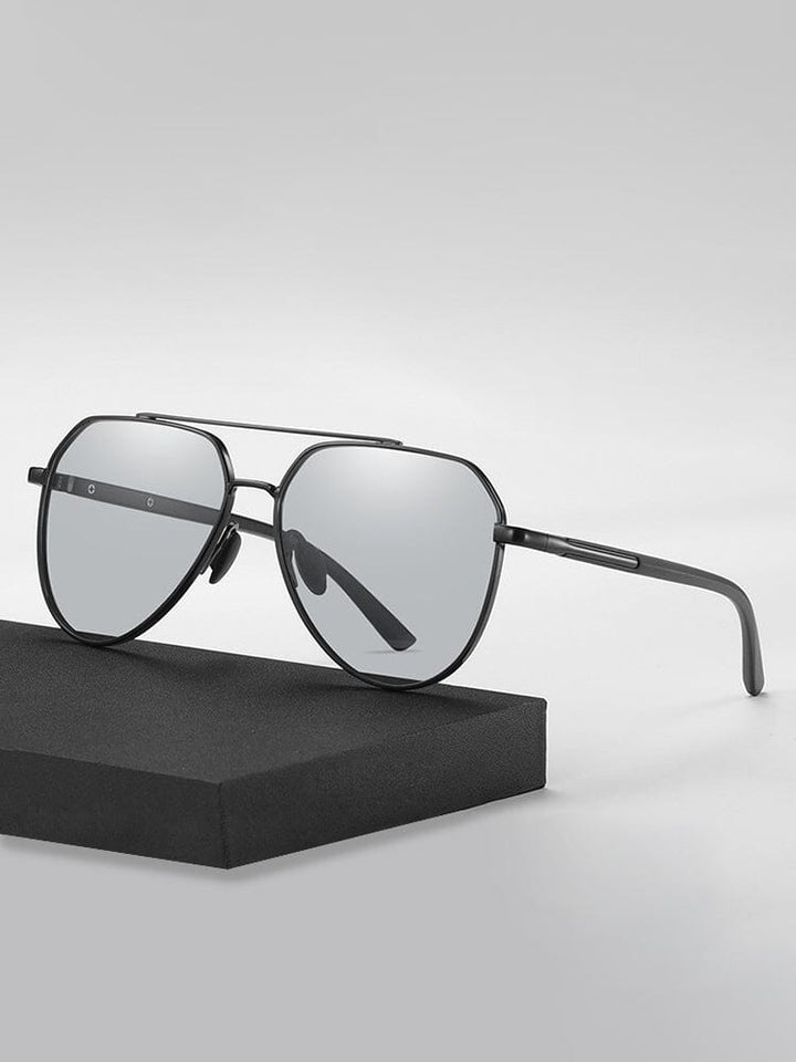Maskuline Herren Sonnenbrille rund, polarisiert, mit Metallrahmen. Für Freizeit und besten UV-Schutz.
