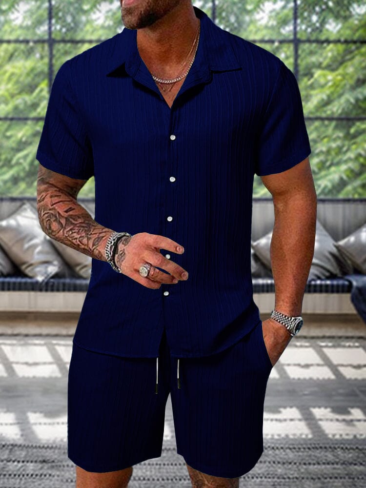 Trendiges Herren Freizeit Set mit modernem Hemd & bequemen Shorts für stilvolle Auftritte.