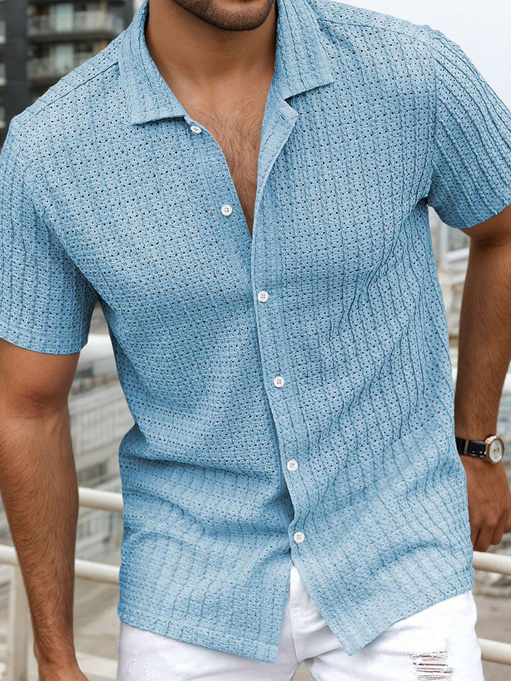 Rückansicht: Herren Jacquard Kurzarmhemd, Oversize-Schnitt. Bequemes Freizeithemd mit Kubanischem Kragen für warme Sommertage.