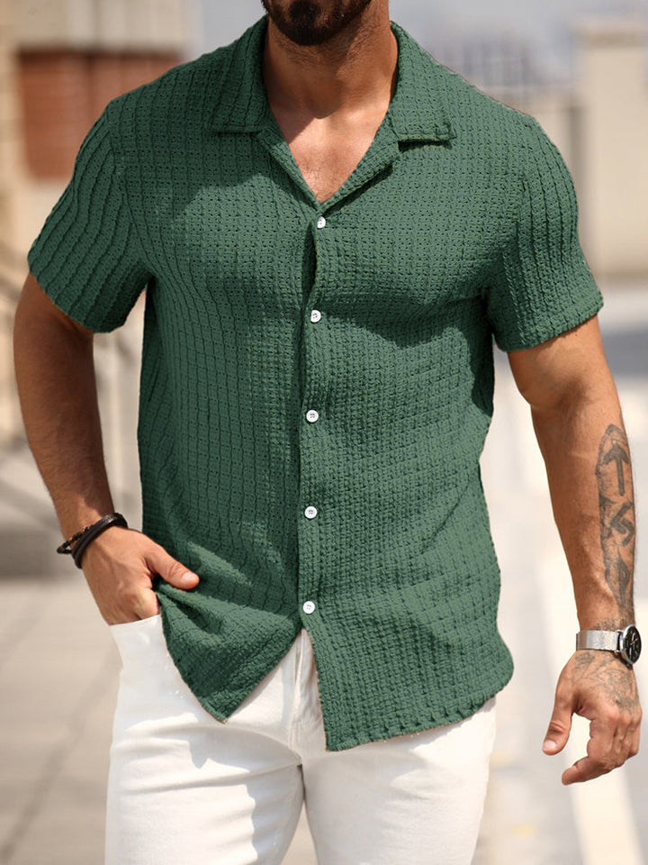 Stylisches Herren Jacquard Sommerhemd, kurzärmlig. Perfekt für Urlaub, Strand & entspannte Sommermode. Lässige Herrenbekleidung.