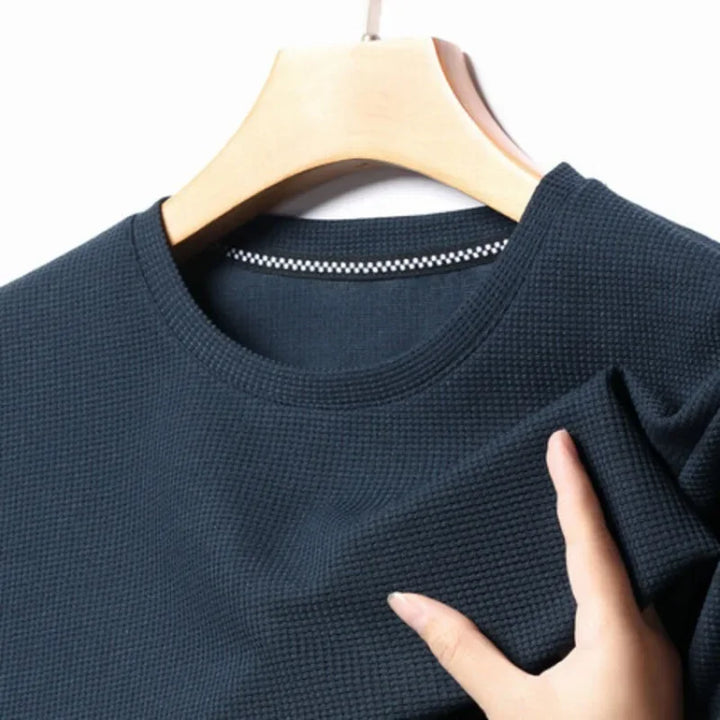 Herren T-Shirt mit Rundhals, Kurzarm & dezenter Waffelstruktur. Vielseitig für Freizeit & Büro.