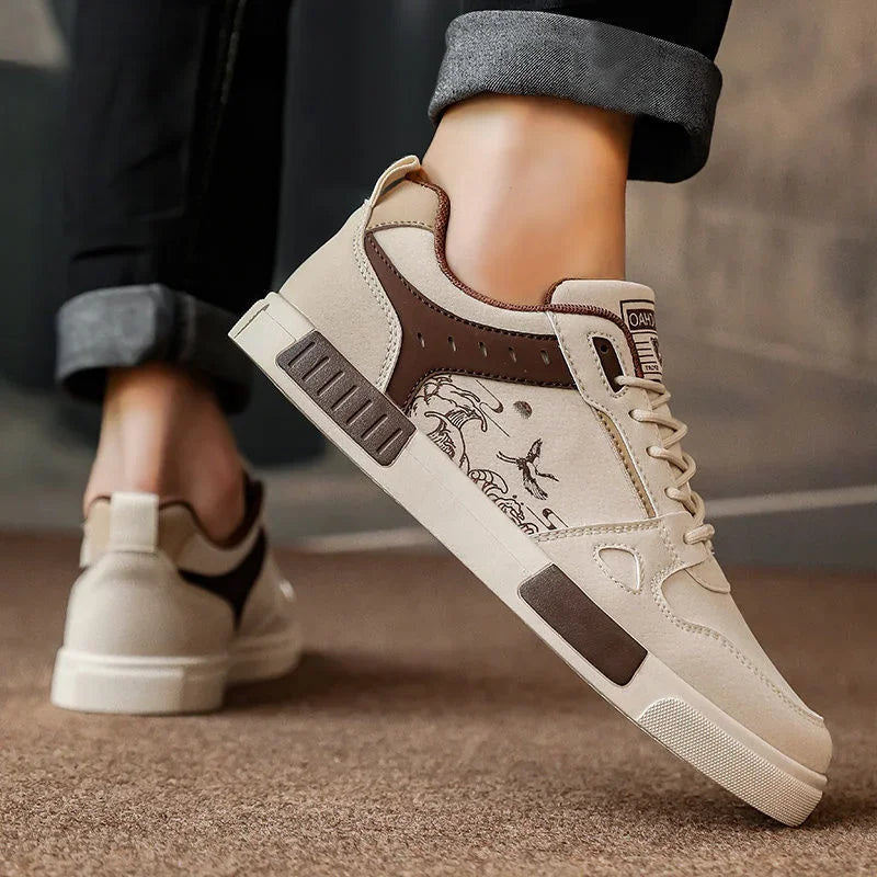 Robuste Herrenschuhe: Sneakers in Braun mit Wellenmuster, bieten Komfort und modernen Stil.