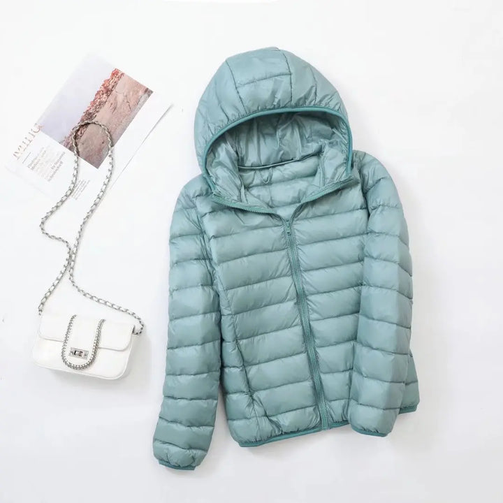 Outdoor-Kapuzenjacke für Damen, leicht, wendbar, winddicht, ideal für sportliche Unternehmungen.