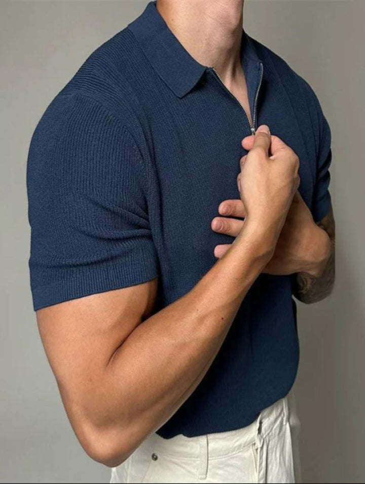 Modernes Herren Poloshirt kurzarm, Reverskragen & Halbreißverschluss. Elegantes Sommershirt für Freizeit.