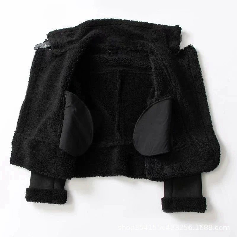 Modische Damen Bikerjacke, kurz & tailliert, mit prominentem Reißverschluss. Perfekt als Herbst- oder Winterjacke.