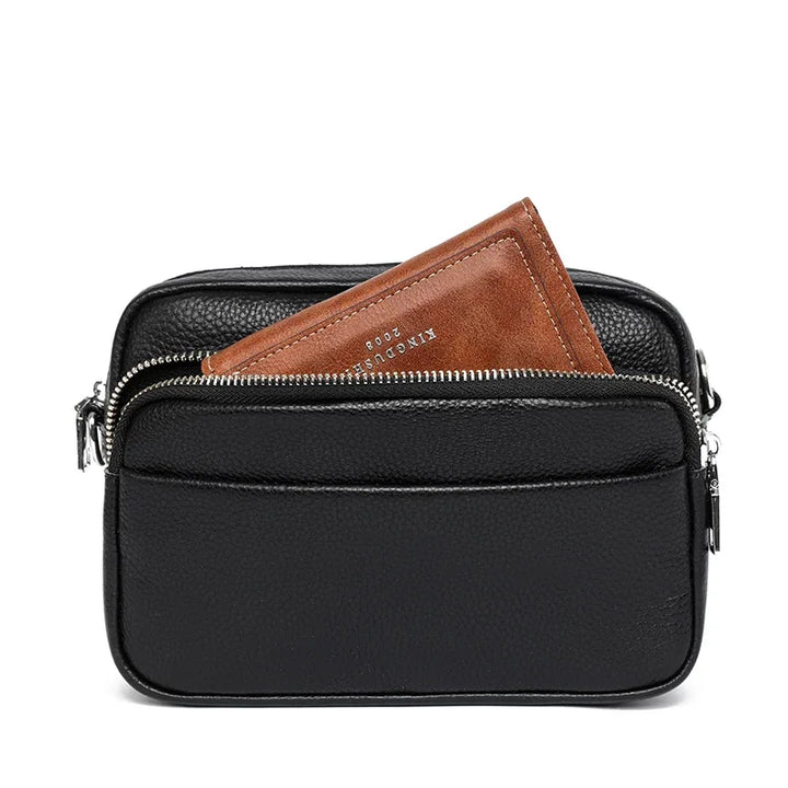 Detailansicht der eleganten Damen-Schultertasche aus Premium-Leder in Schwarz.