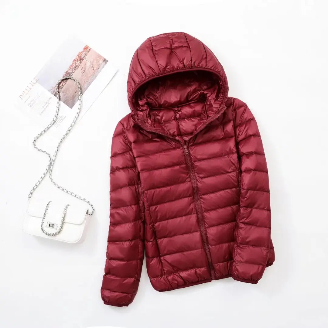 Schicke, figurschmeichelnde Damenjacke, wendbar, leicht, mit Kapuze, perfekt für Herbsttage.