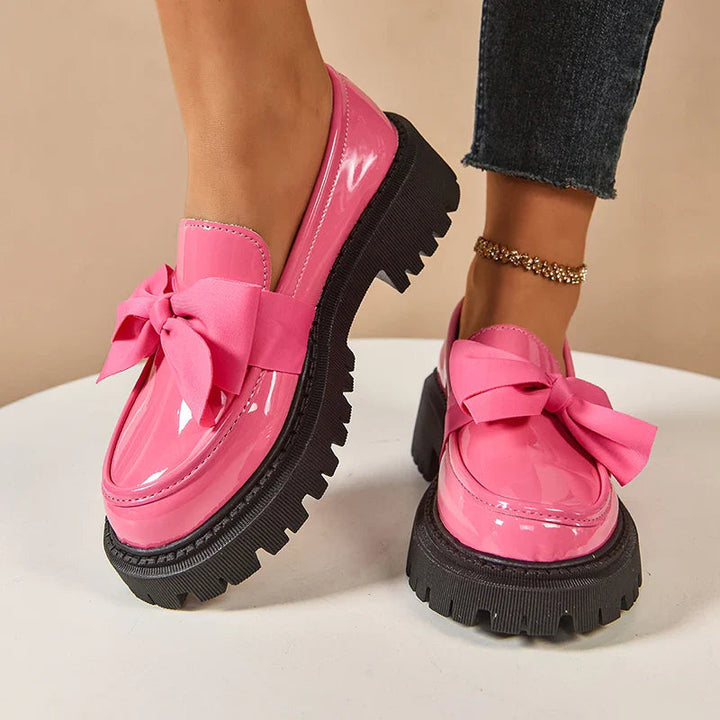 Damen Plateau Schuhe mit eleganter Schmetterlingsschleife, ideal für Komfort und Stil.