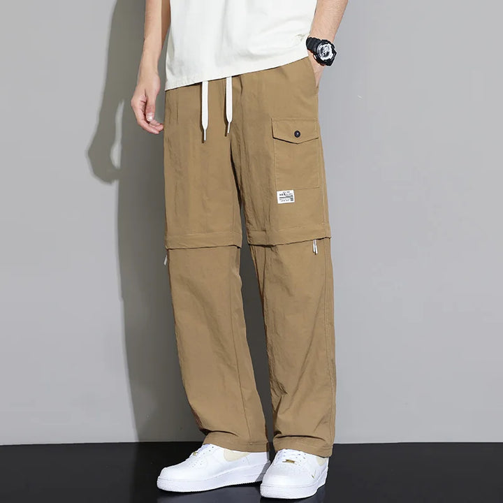 Bequeme Herren Reisehose in leichtem Stoff, mit praktischem Kordelzug für den Sommer.