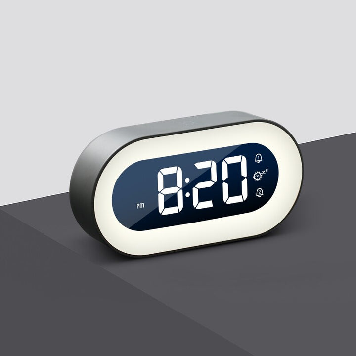 Kompakter Digitalwecker mit LED-Anzeige, Nachtlicht und Entspannungsgeräuschen, ideal als Geschenkidee.
