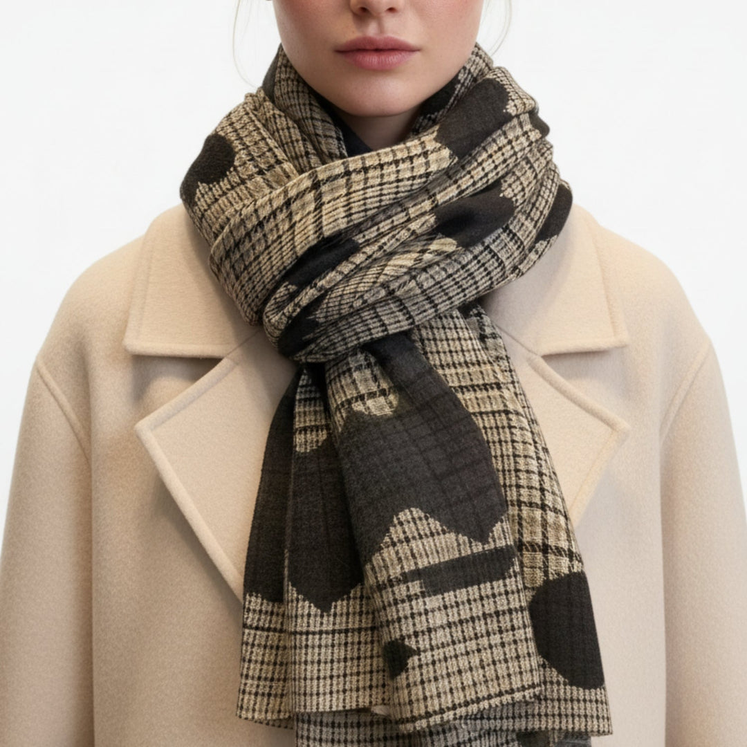 Damen Wendeschal aus Kaschmir-Imitat mit Herz- & Karomuster in Khaki/Schwarz. Ideal für Herbst & Winter.