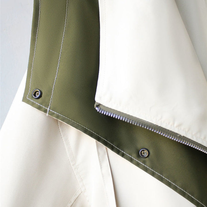 Weiße Damen Reißverschlussjacke, modisch und funktional, ideal für den Übergang.