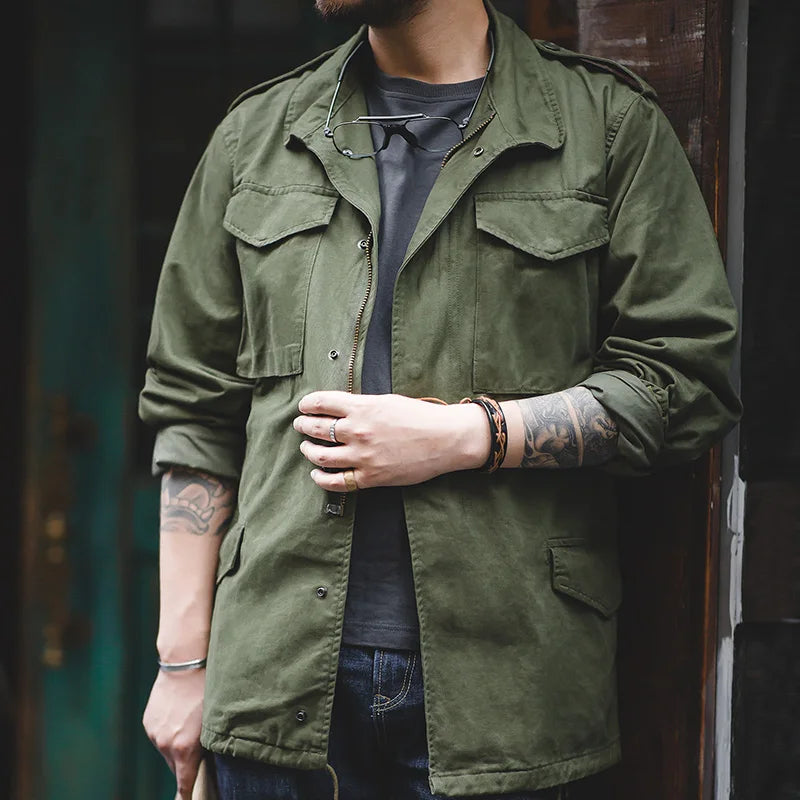 Stylische Herren M65 Feldjacke in Matcha Grün, robuste Freizeitjacke für den vielseitigen Outdoor-Look.