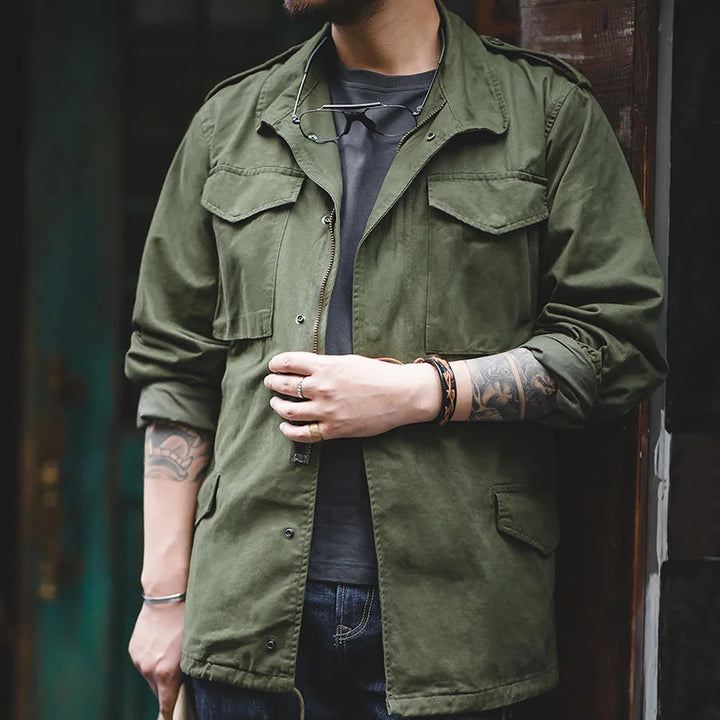Stylische Herren M65 Feldjacke in Matcha Grün, robuste Freizeitjacke für den vielseitigen Outdoor-Look.
