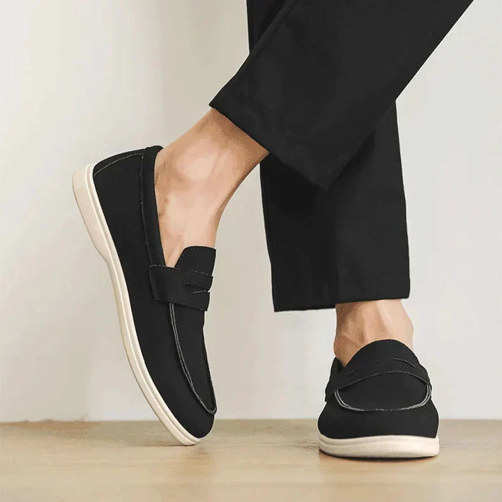 Robuste Herren Loafer in Schwarz, vielseitig für Business & Freizeit im Winter.
