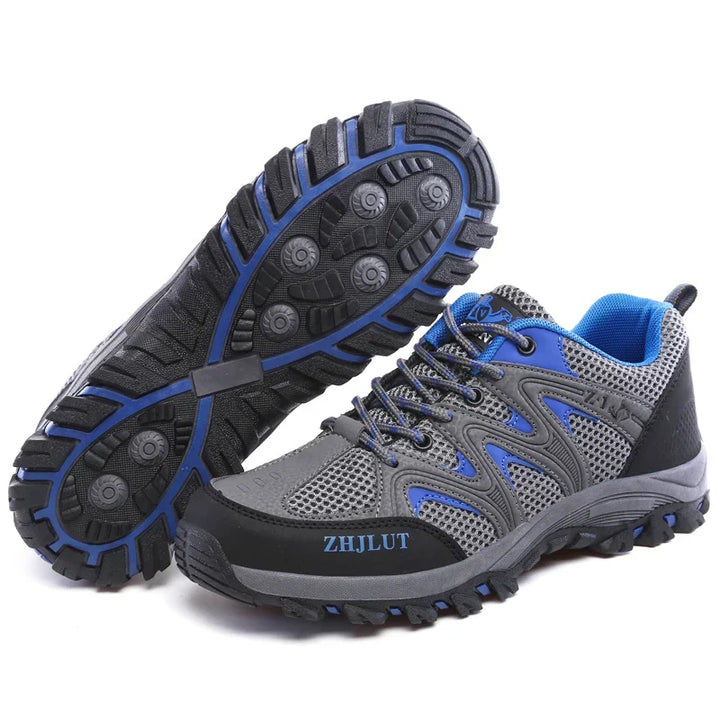 Damen Wanderschuhe in Nahaufnahme, zeigen robustes Material & präzise Verarbeitung.