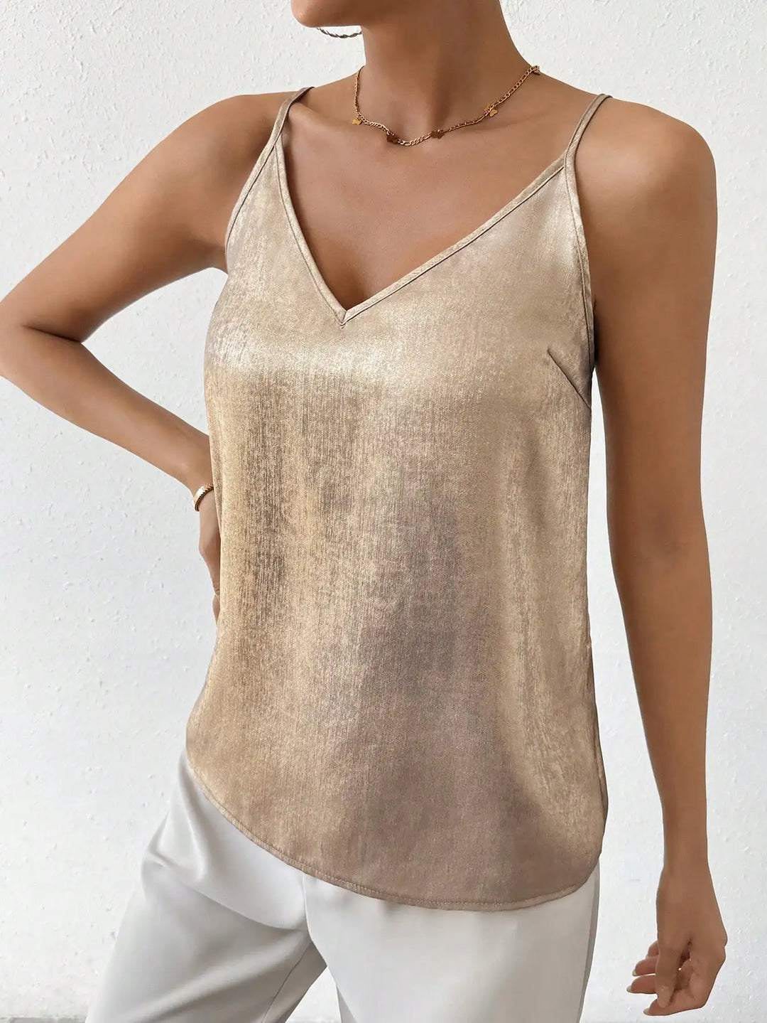 Feminin geschnittenes Damen Cami-Top mit V-Ausschnitt. Komfortables und stilvolles Oberteil für jeden Tag.
