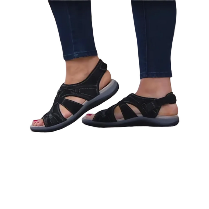 Detailaufnahme: Verstellbare Kreuzriemen-Sandalen für Damen mit optimalem Halt und individueller Passform.