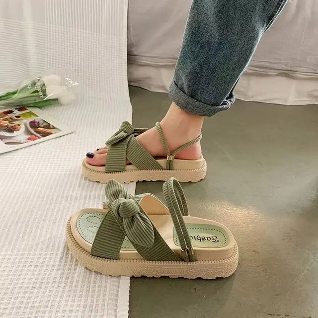 Elegante Espadrille-Sandalen für Damen mit langen Wickelbändern, ideal als Sommerschuhe und für Freizeit.