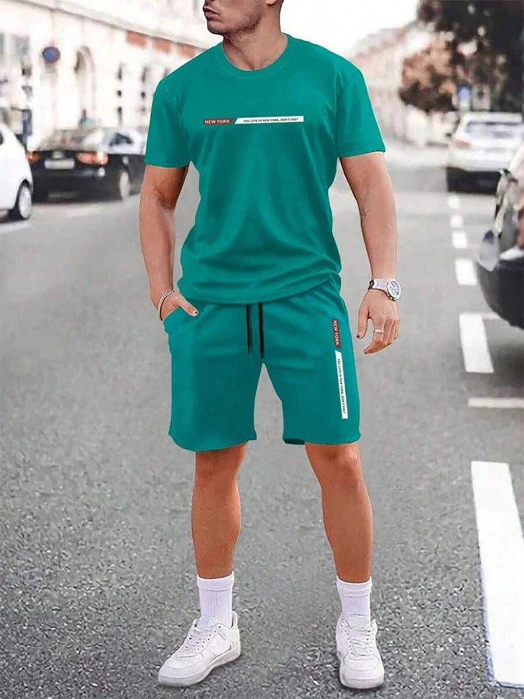 Herren T-Shirt-Set mit Shorts. Lässiger Zweiteiler für entspannte Sommertage. Freizeitanzug, Kurzarm, sportlich.