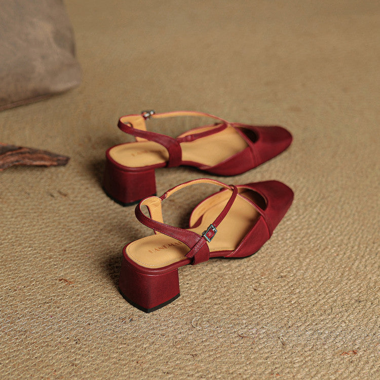 Rote High Heels Pumps mit Blockabsatz und Fesselriemchen, Abendschuhe für Damen.