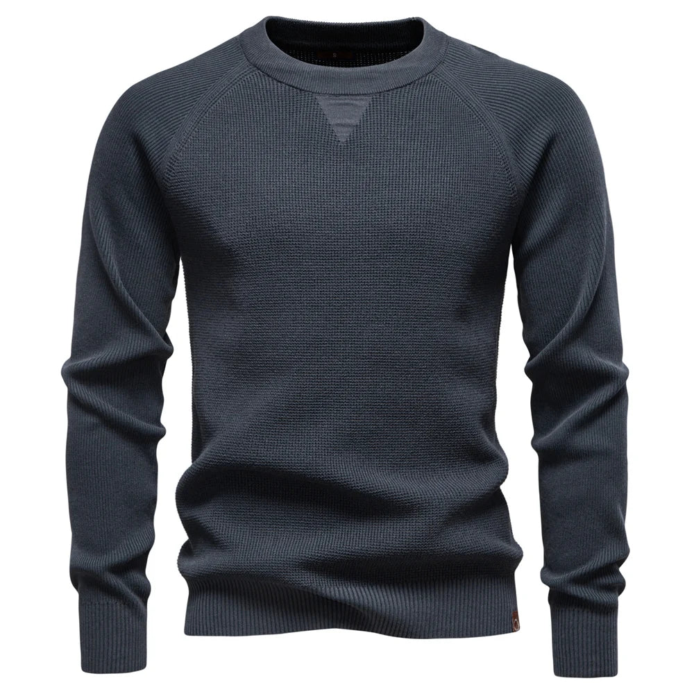 Komfortabler Herren Rundhals-Strickpullover, ein vielseitiger Klassiker für moderne Herrenmode.