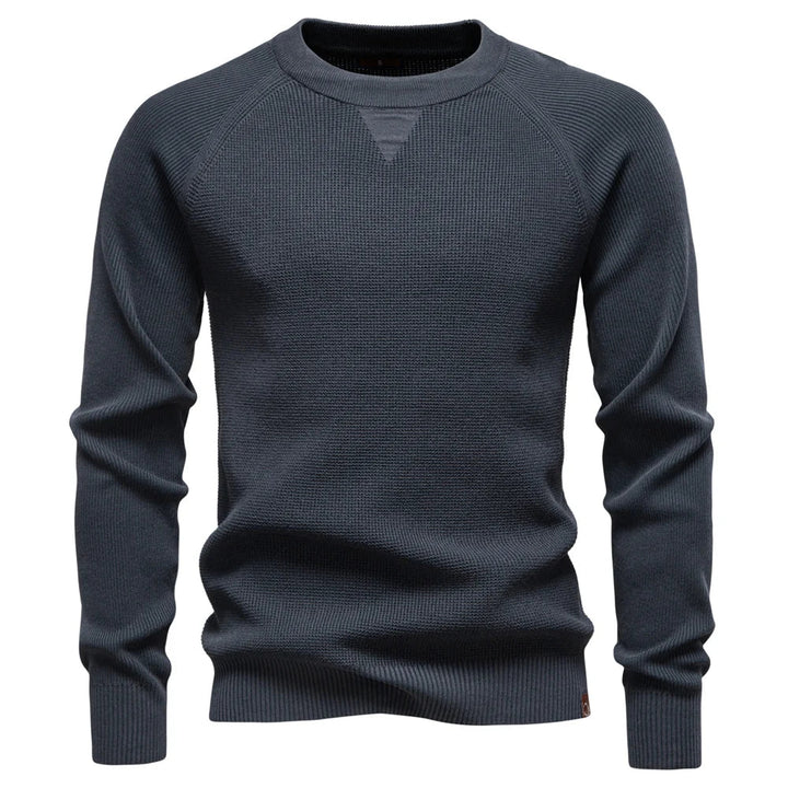 Komfortabler Herren Rundhals-Strickpullover, ein vielseitiger Klassiker für moderne Herrenmode.