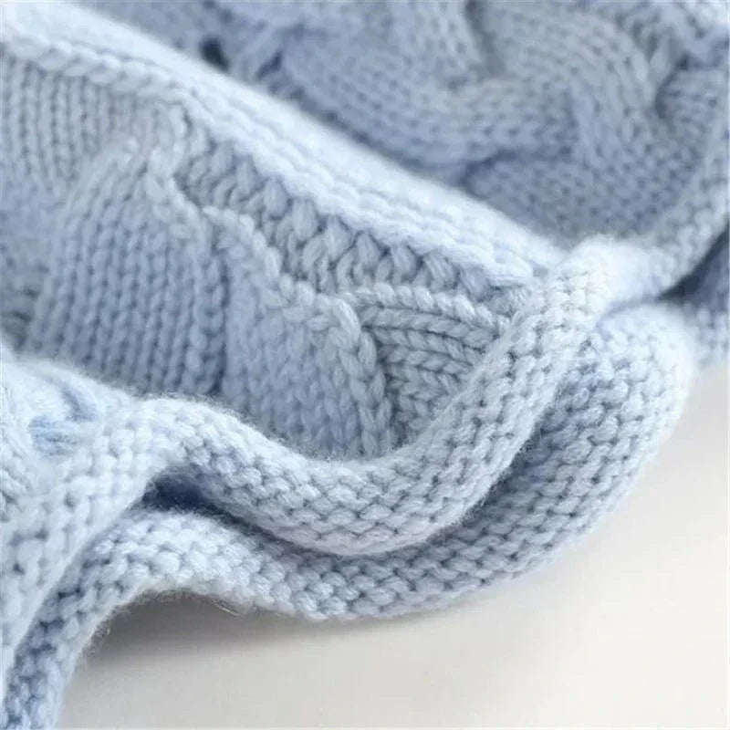 Eleganter Damen Rollkragenpullover in Zopfmuster-Optik. Weicher Langarm-Strickpullover, ideal für kühle Herbst- und Wintertage.