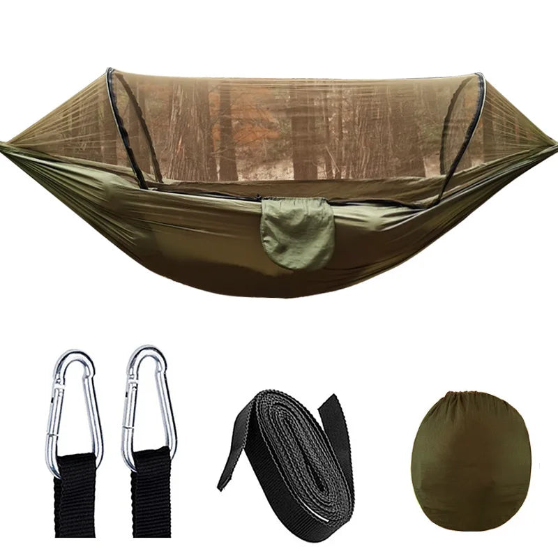 Leichte Camping-Hängematte mit feinem Moskitonetz für sicheren Insektenschutz beim Trekking & Abenteuer in der Natur.