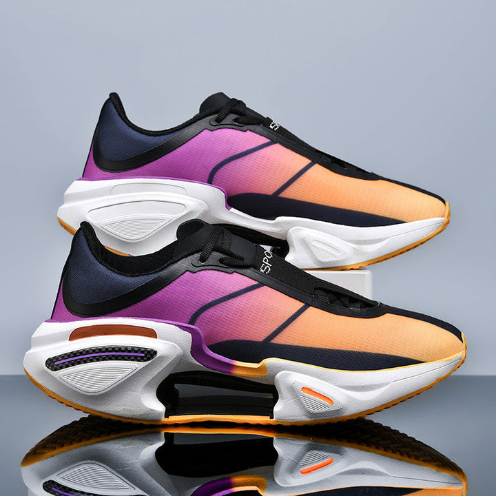 Moderne Herren Sportschuhe: Sneaker mit exzellenter Dämpfung und griffiger Sohle für Stabilität.