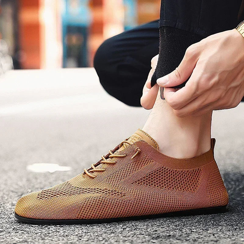 Sportliche Herren Sneaker: Atmungsaktive und leichte Alltagsschuhe für aktiven Komfort.