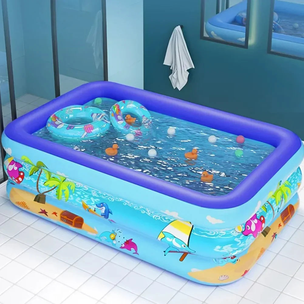Lustiges Kinder Planschbecken im Garten, aufblasbar, für Wasserspiele. Perfektes Sommer-Spielzeug für Balkon & Außenbereich.