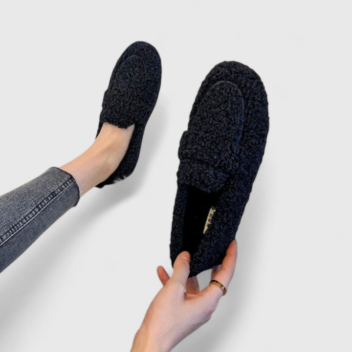 Gemütliche Frauen Winterhausschuhe mit weichem Innenfutter für warme Füße; ideal als Geschenkidee.