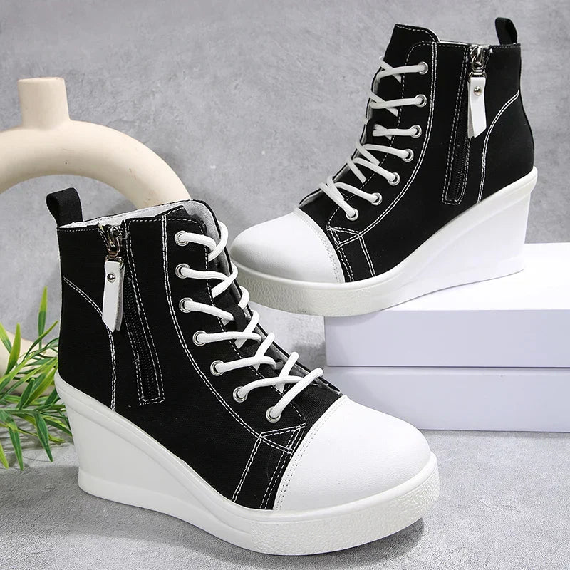 Moderner Damen Keil-Sneaker mit seitlichem Reißverschluss und dekorativer Schnürung in Beige.