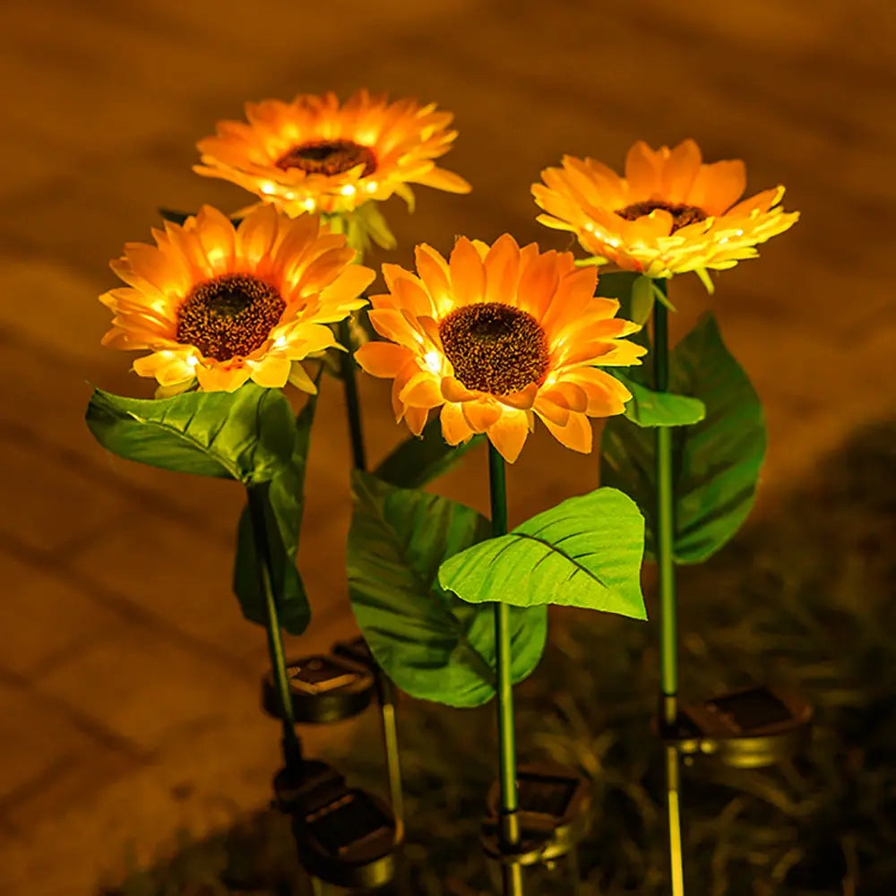 Garten-Sonnenblume Solar-LED-Lampe. Wetterfeste Dekoration, lädt sich tagsüber auf.
