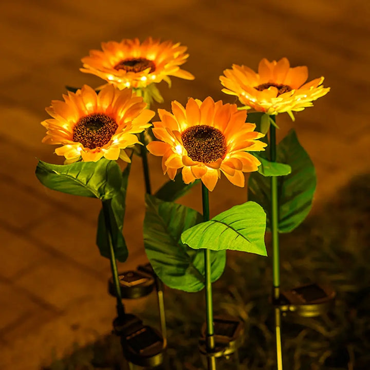 Garten-Sonnenblume Solar-LED-Lampe. Wetterfeste Dekoration, lädt sich tagsüber auf.