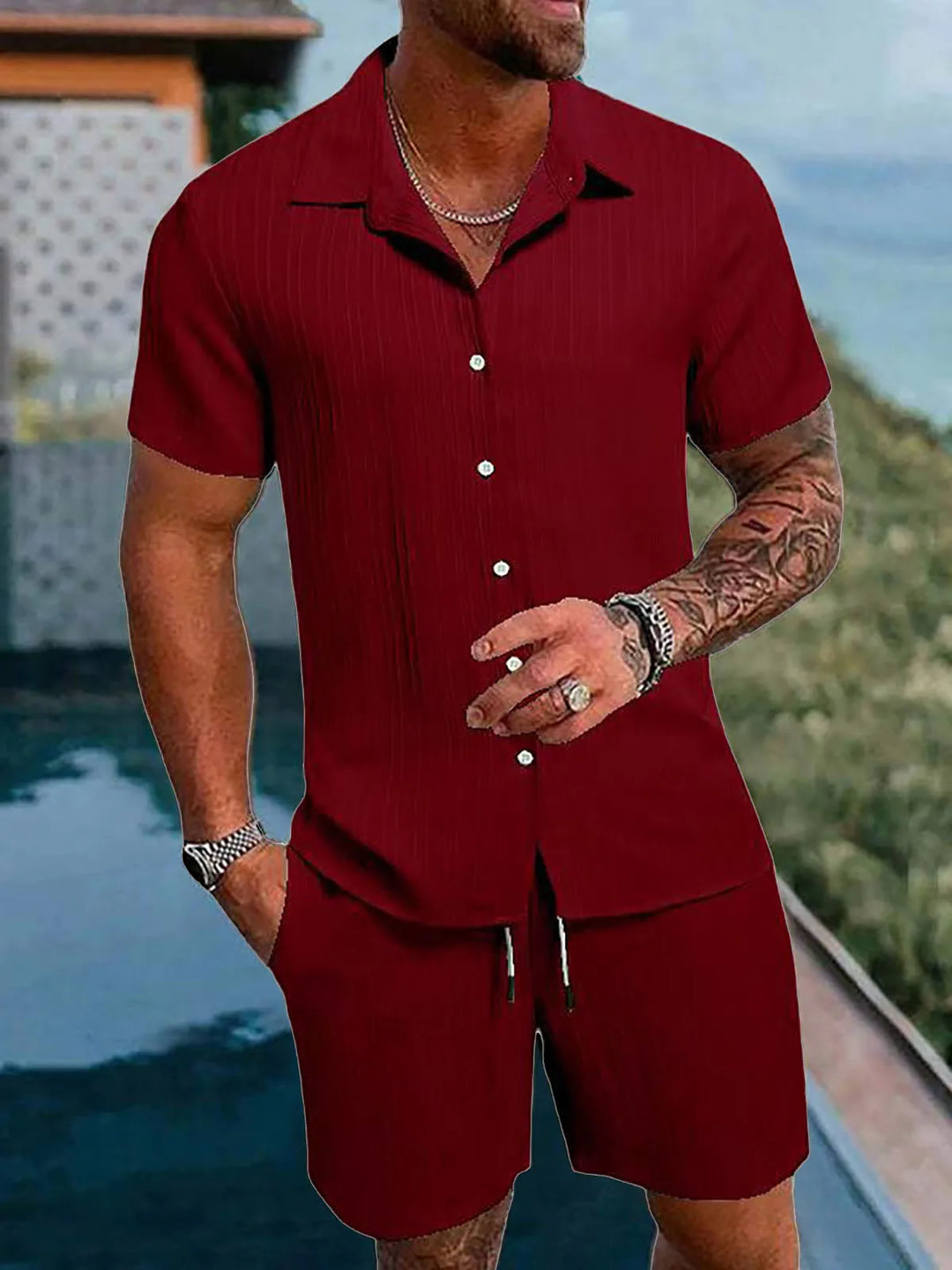Vielseitiges Herren Set: Kurzarm Hemd und Shorts, perfekt für Freizeit & Strand.