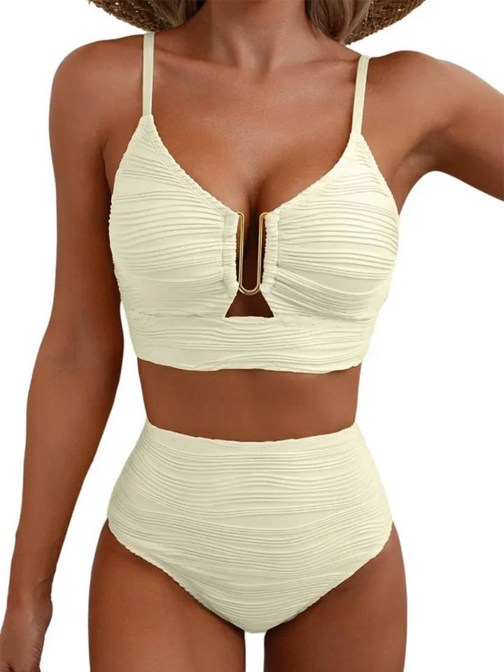 Einfarbiger High-Waist Damen Bikini mit U-Bügel für guten Halt. Stilvoller Badeanzug für den Strand.