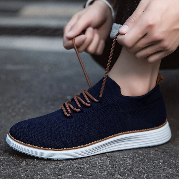 Leichte Herren Sneaker in modernem Design, ideal für Spaziergänge & urbanen Lifestyle.