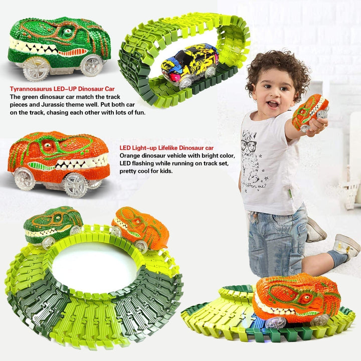 Dinosaurier & Eisenbahn: Kinder spielen begeistert mit dem DinoTrack Set, bauen Schienen & Landschaften.