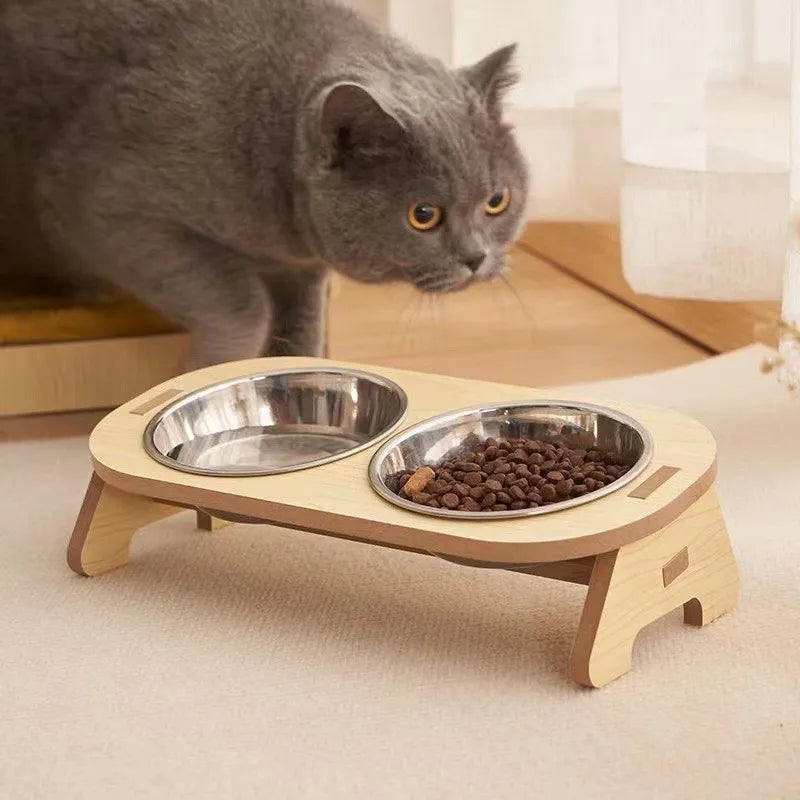 Moderner Holz-Doppelnapf mit zwei glänzenden Edelstahlnäpfen, ideal als Futterstation für Haustiere.