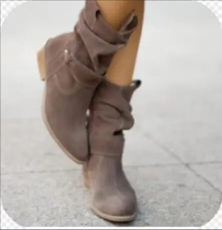 Moderne Damen Spitzzehen Stiefel mit elegantem Falten-Design und bequemem niedrigem Absatz für Alltag & Freizeit.