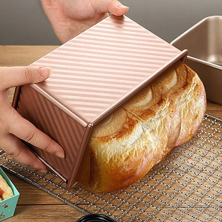Roségold Brotbackform und Kuchenform im Set, antihaftbeschichtet, mit Deckel. Edles Küchenzubehör.