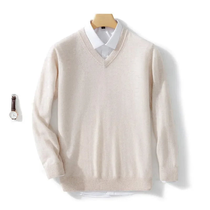 Moderner Herren V-Pullover, vielseitig kombinierbar. Perfekt für Herbstmode, Business-Casual oder Freizeit-Looks.