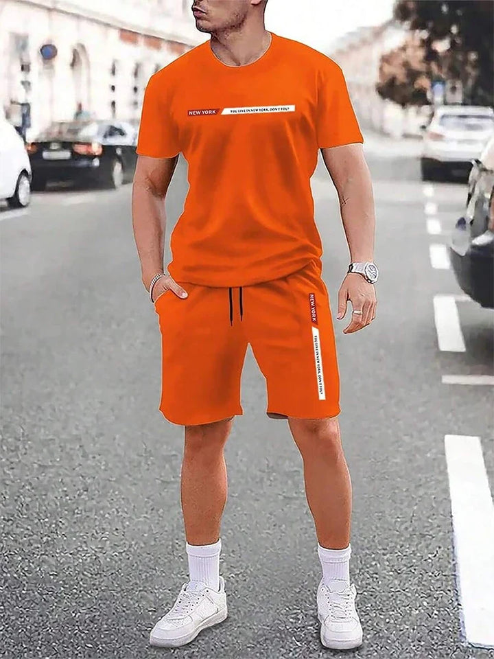 Herren Zweiteiler Set, T-Shirt & Shorts, in moderner Farbe. Lässige Sommerkleidung, ideal für Urlaub & Freizeit.